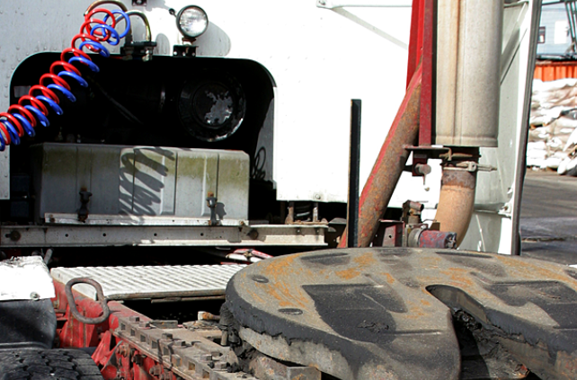 Trailer Coupling and Uncoupling for CMV Drivers